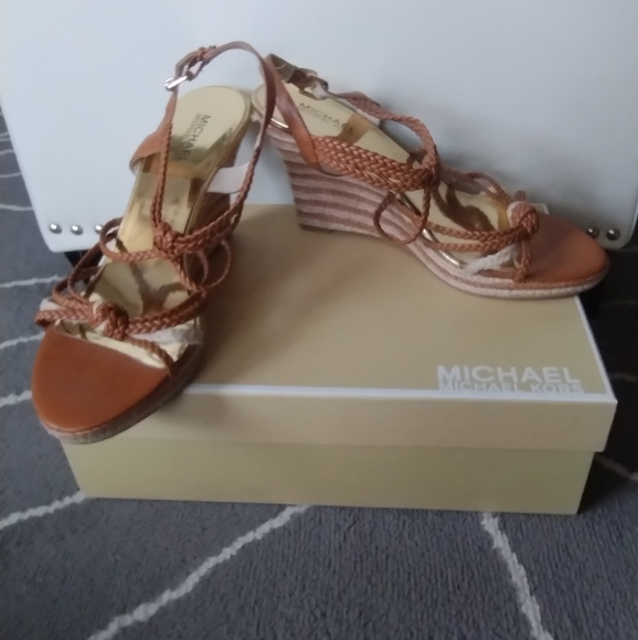 Michael Kors Summer Wedge Espadrilles in Box - Picture 6 of 11
